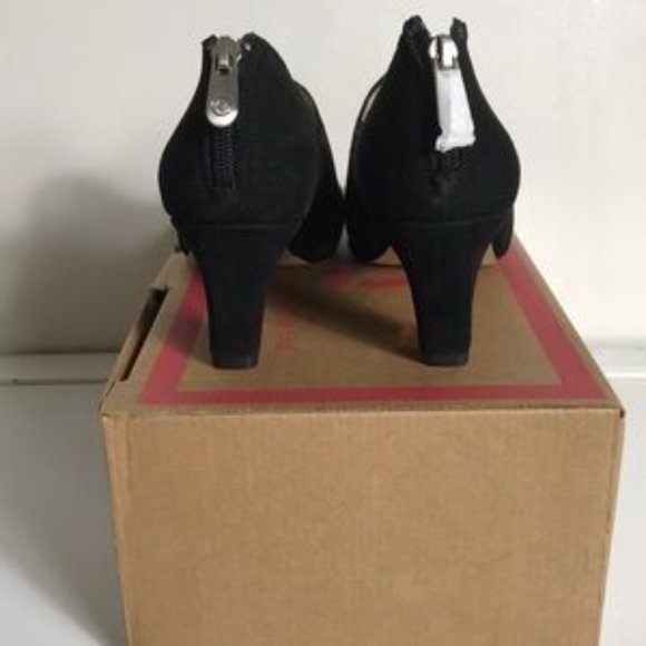 Adrienne Vittadini Suede Lave Classic Shootie Pump - Picture 4 of 7